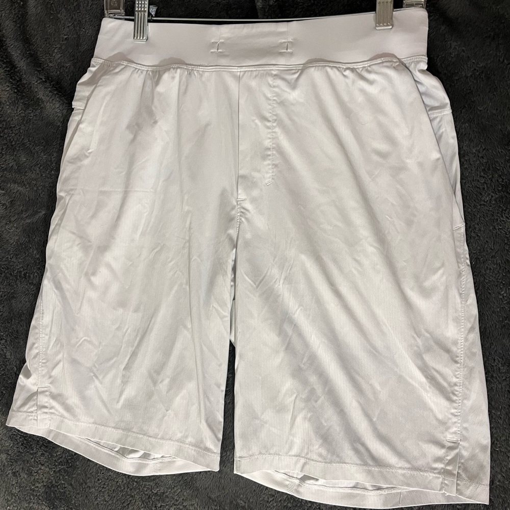 lululemon athletica Men’s light gray Athletic Shorts size Small